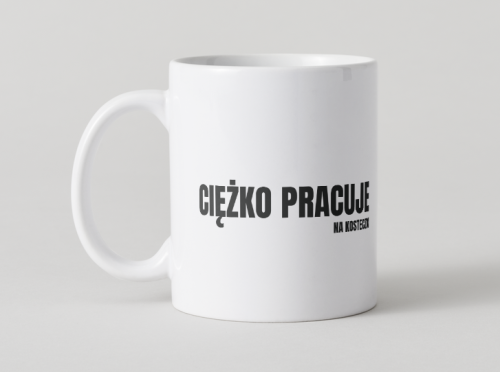 kubek-ciezko-pracuje-na-kosteczki-prezent-dla-psiarza.jpg