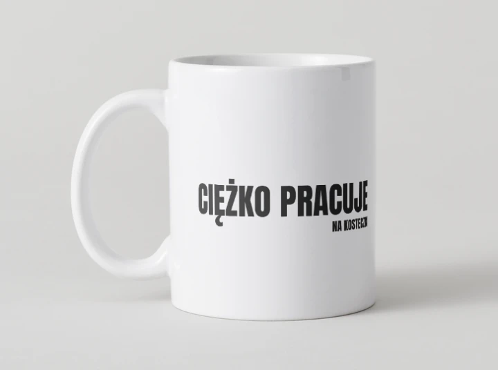 kubek-ciezko-pracuje-na-kosteczki-prezent-dla-psiarza.jpg